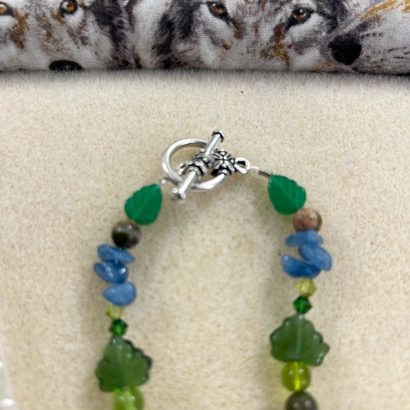 Handmade Beaded wolf necklace - Picture 5 of 5